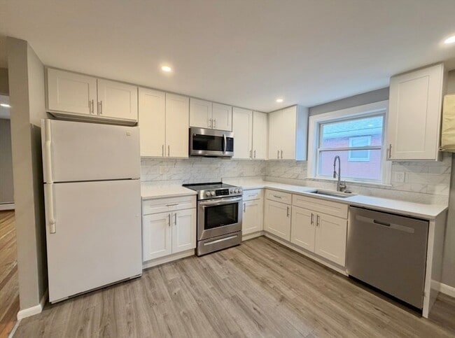 Building Photo - 82 Sparkill St Unit 2