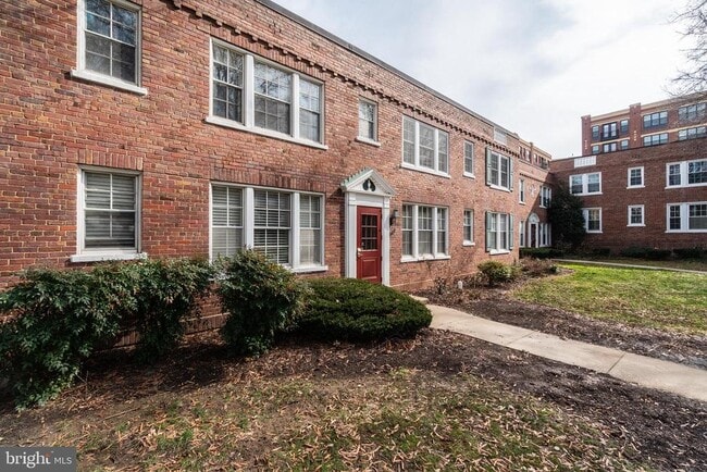 Building Photo - 1713 N Troy St Unit 387