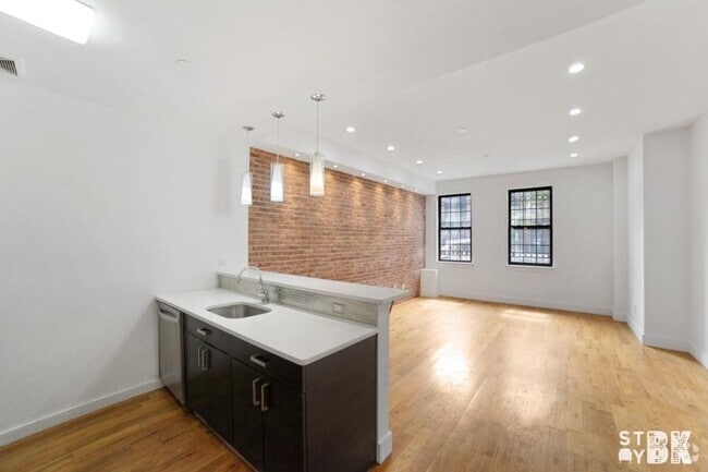 Building Photo - 4 bedroom in BROOKLYN NY 11238 Unit 1 Rental