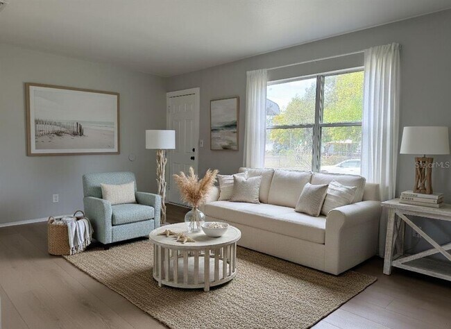 Photo - 900 40th St S