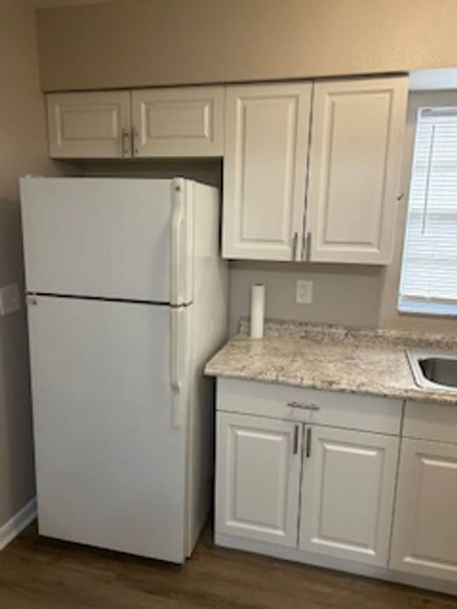 Photo - 2/1 available now! Unit 550 37TH STREET NORTH