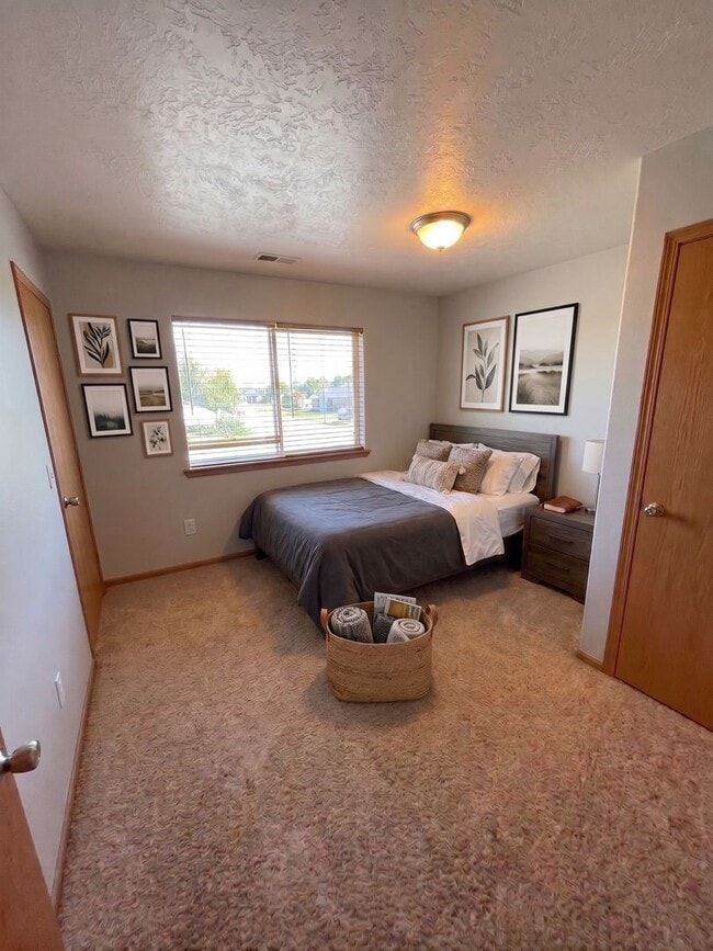 1325 Creekside Ct
