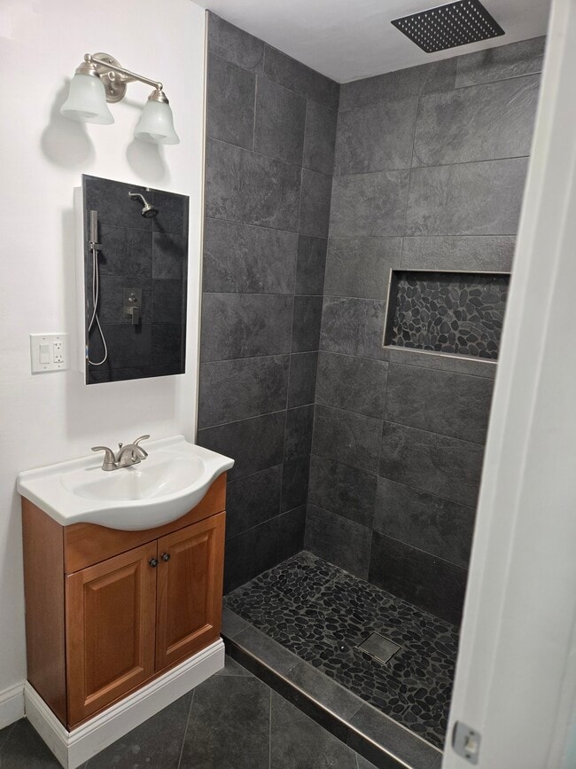 Photo - 31 Ceres St Unit 2R