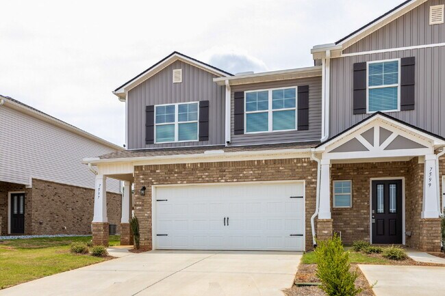 "Charming Newly built 3-Bed Townhouse Retreat with Granite Elegance in Prime Huntsville Location!"