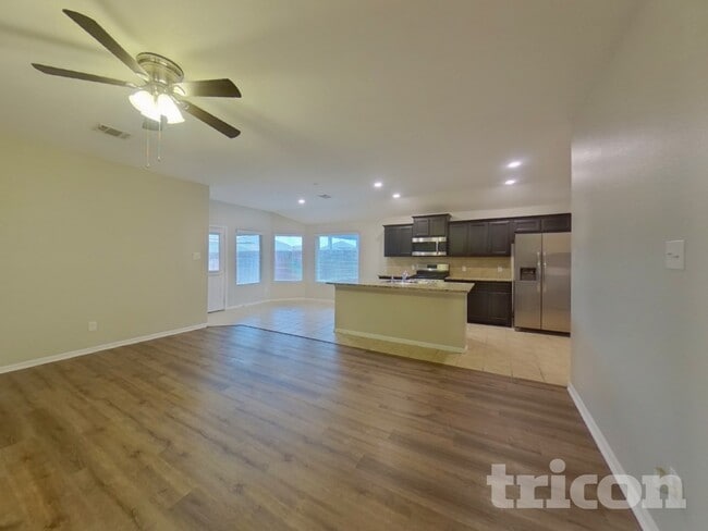 Photo - 752 Rutherford Dr