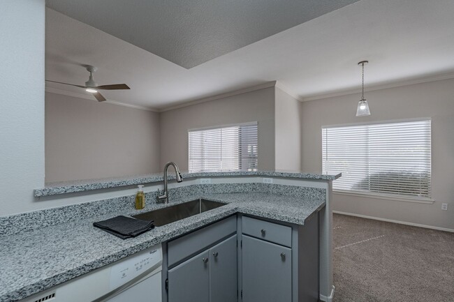 Updated & Ready for Move in! - Updated & Ready for Move in! Condominio Unidad 1089