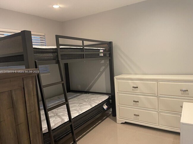 Photo - 15201 NE 6th Ave