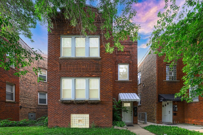 Building Photo - 3120 W Addison St Unit 2 Rental