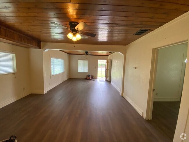 Building Photo - Country living at it's best. Rental