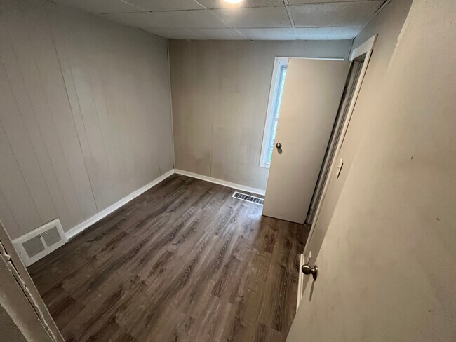 Photo - 7006 Worley Ave Unidad Down