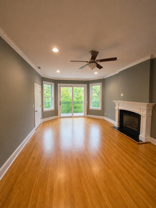 Photo - 2038 W Iowa St Unit 2W