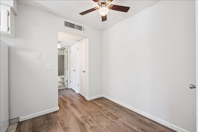 Photo - Pinewood Apartments