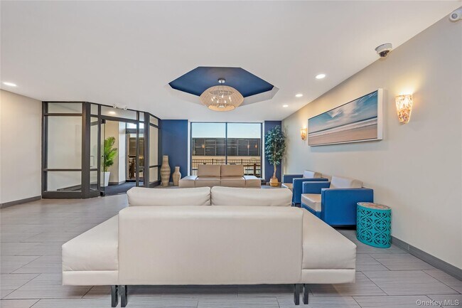 100 W Broadway Unit 1F