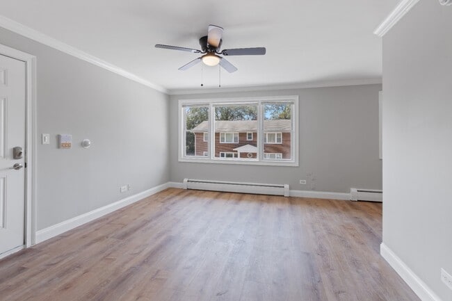 Photo - Rehabbed 2 Bedroom In Prime Lake Bluff Location - Pet Friendly - Free Parking! Unit D