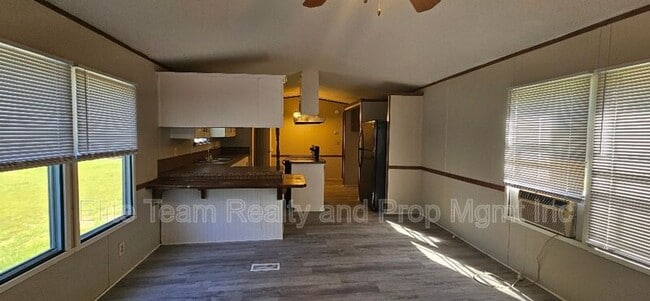 Photo - 2935 Cedarvale Rd