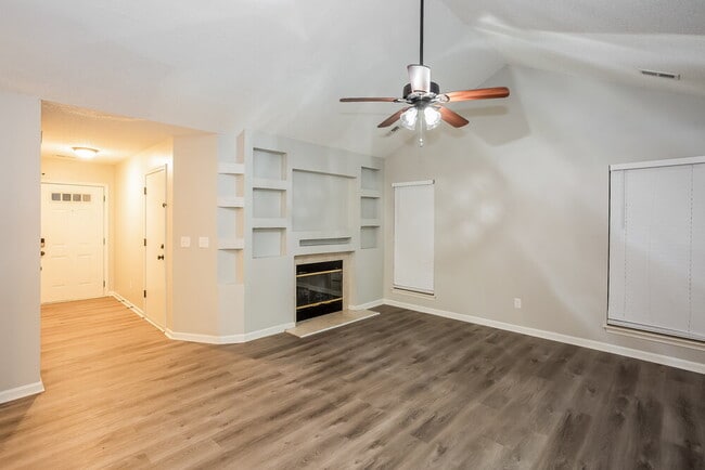 Photo - 8620 Warwick Crest Ln