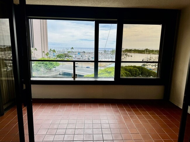 Photo - Yacht Harbor Towers- Diamond Head towers-9th floor-Marina/ocean views.