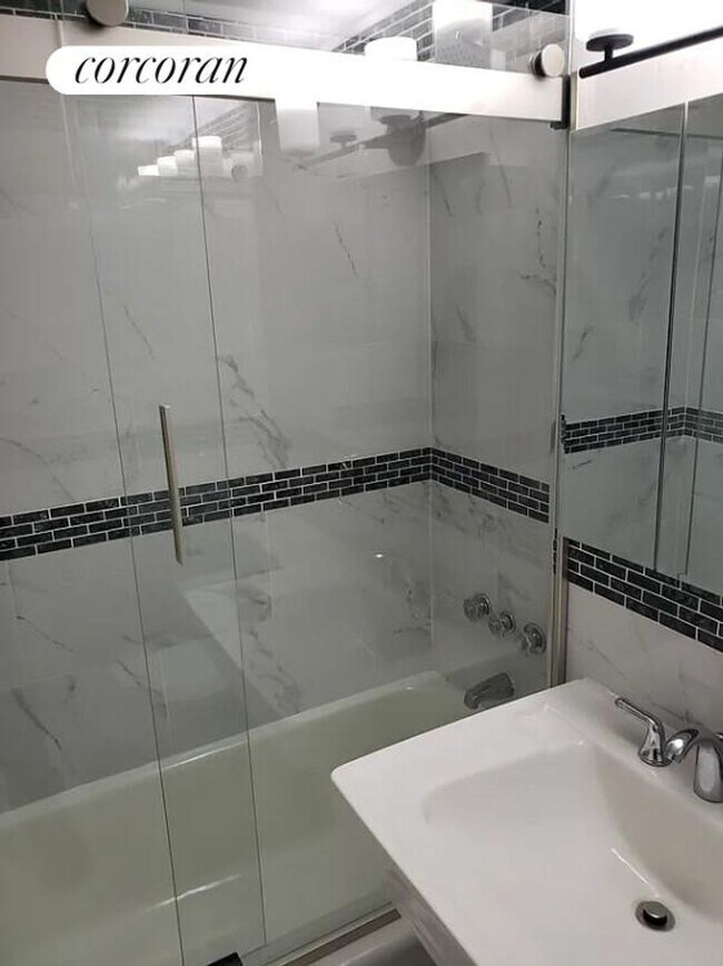 Photo - 345 E 56th St