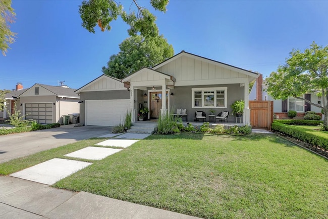 Building Photo - Coming Soon...Gorgeous High End 4 bed/2.5 ... Rental