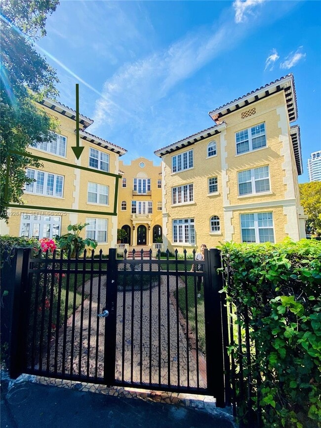 Building Photo - 3224 Biscayne Blvd Unit F2