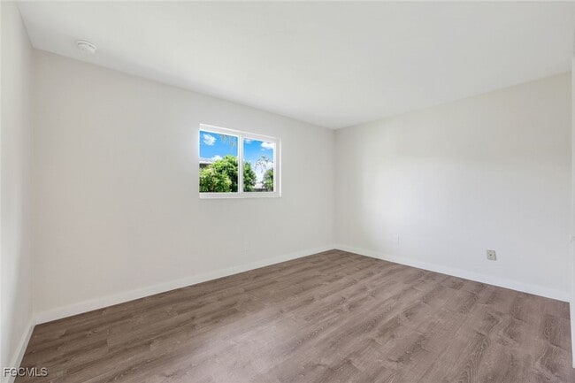 Building Photo - 1202 SE 14th Terrace Rental