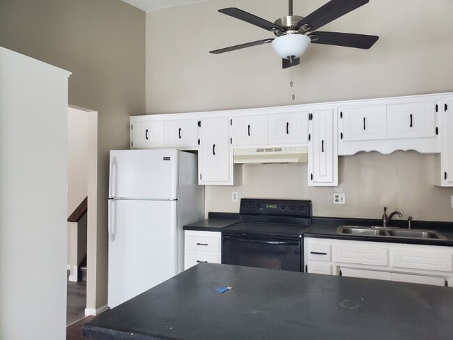 Photo - 1836 55th St E