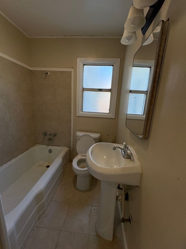 Photo - 2 WEEKS FREE RENT November Special - Beaut...