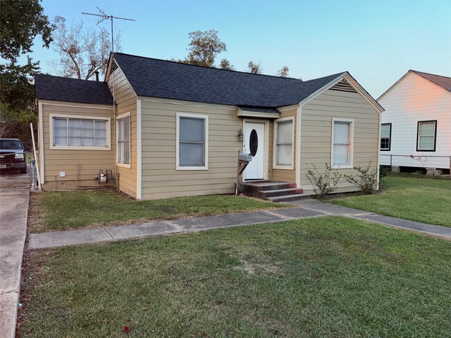 Photo - 10523 Oswego St