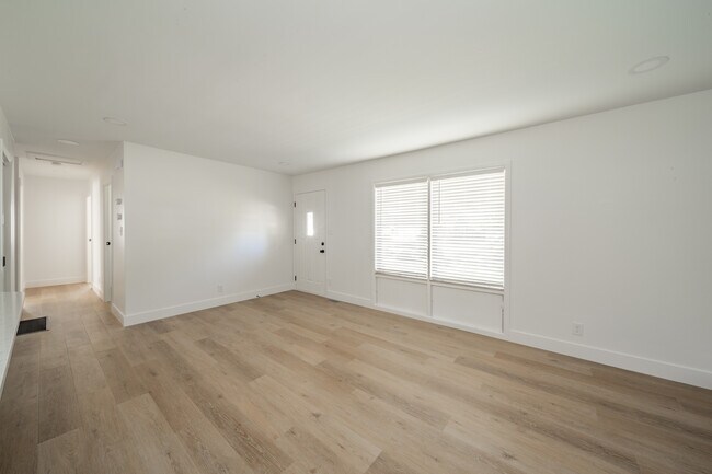 Photo - 356 Westlea Dr