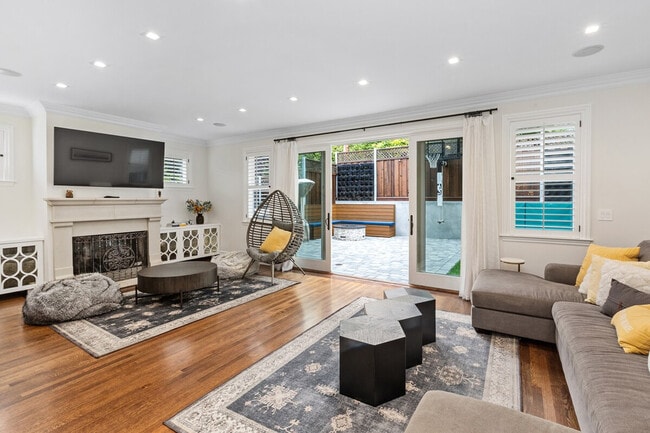 Building Photo - 180 Dorantes Ave