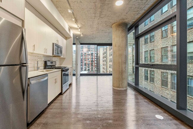 Building Photo - 707 S Clark St Rental