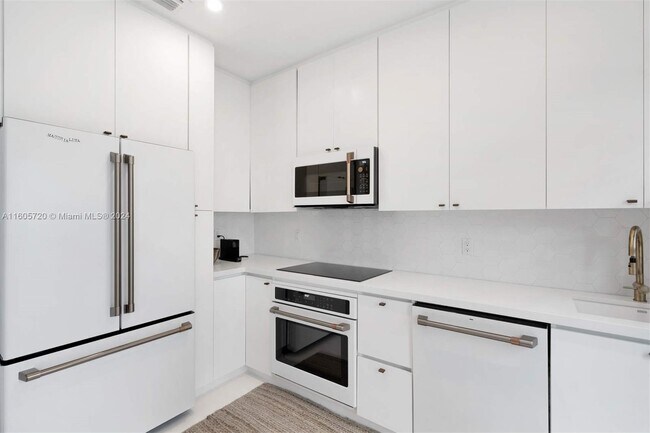 911 3rd St Unit 6