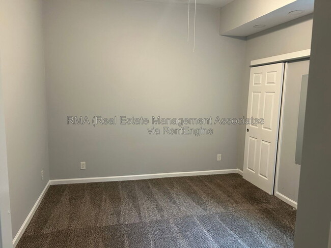 Photo - 631 W Poplar St Unit B