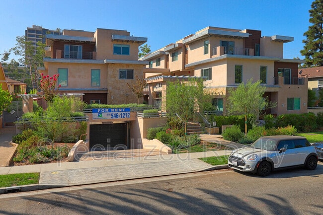 Building Photo - 366 Burchett St Unit 214