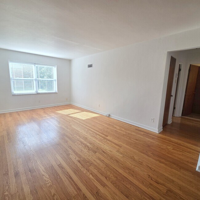 6206 Nagel Ave Unit 2E