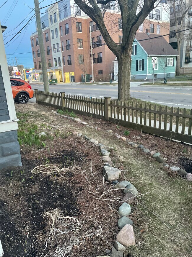 Photo - 563 S Ashley St