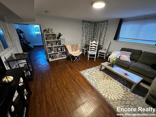 Building Photo - 61 Selkirk Rd Unit 1