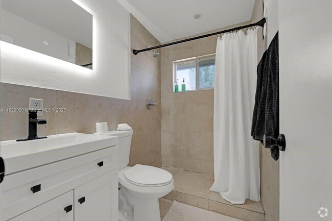 Building Photo - 2125 NE 14th Ave Unit 3 Rental