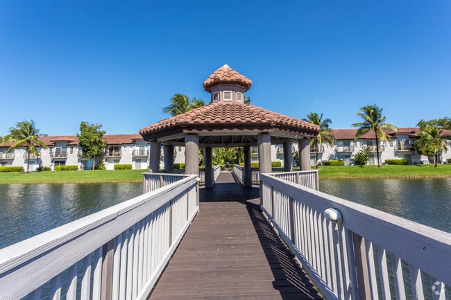 Building Photo - Camden Doral Villas Rental