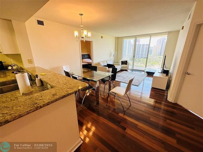 Photo - 19501 W Country Club Dr Unidad 1107 Rental