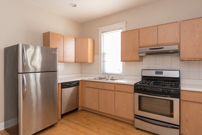 Photo - 1440 W Addison St Unit 2