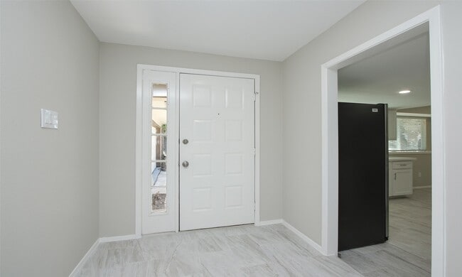 Photo - 833 Lakeview Dr