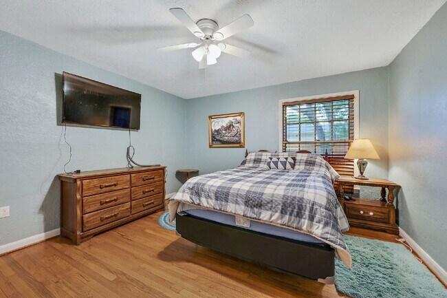 Photo - 1030 Walton Dr
