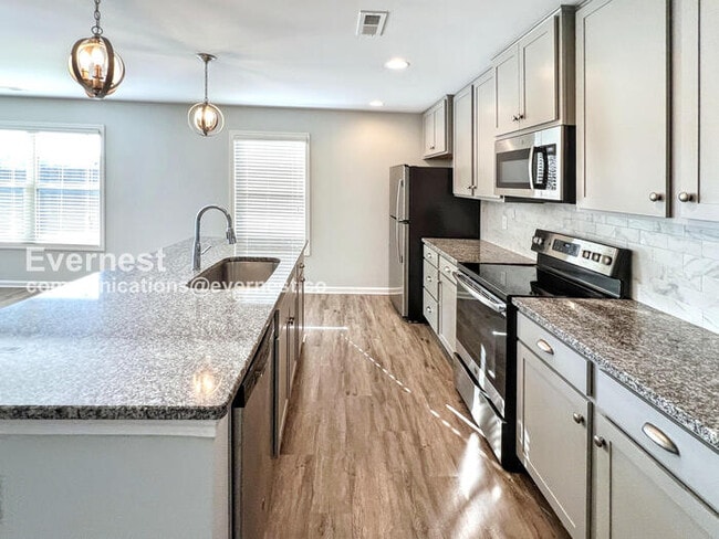 Photo - 264 Fenrose Dr