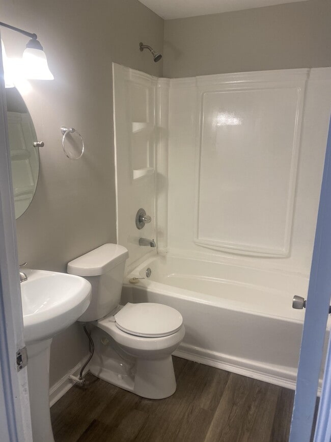 Photo - 208 Evergreen St