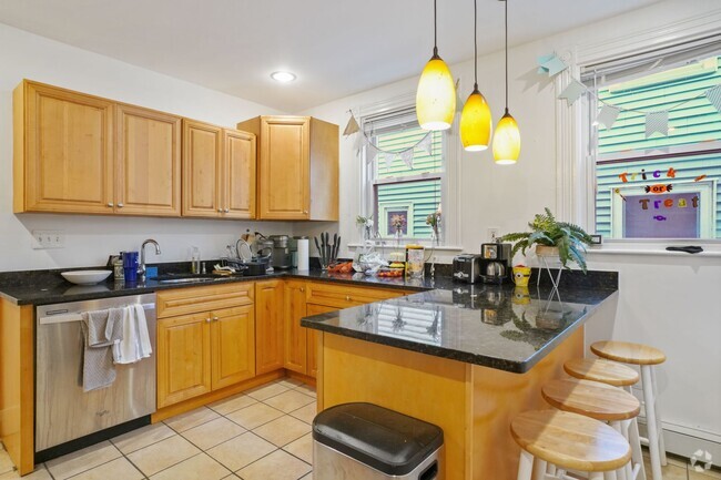 Building Photo - 66 Calumet St Unit 3 Rental