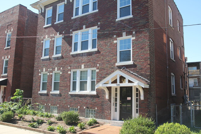 Building Photo - 739 Leland Ave Unit 2nd Floor Rental