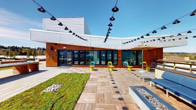 Lounge around the rooftop fire pit - Modera River Trail