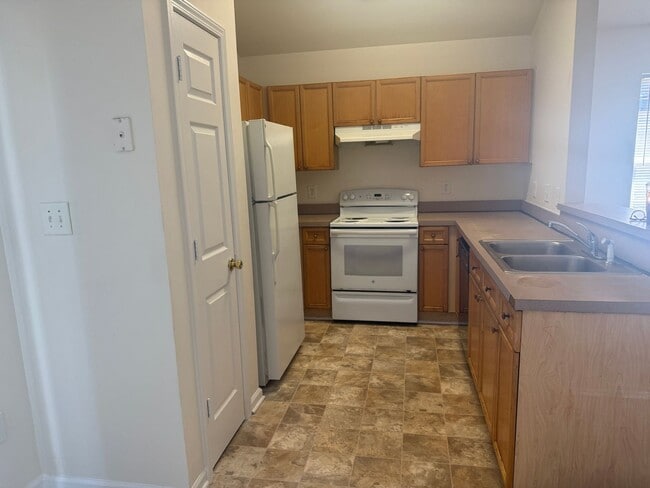 Photo - Lovely Three Bedroom Home In The Summerville Neighborhood!