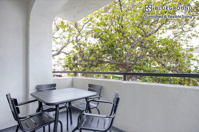 Photo - 960 N Alfred St Unidad FL2-ID1064